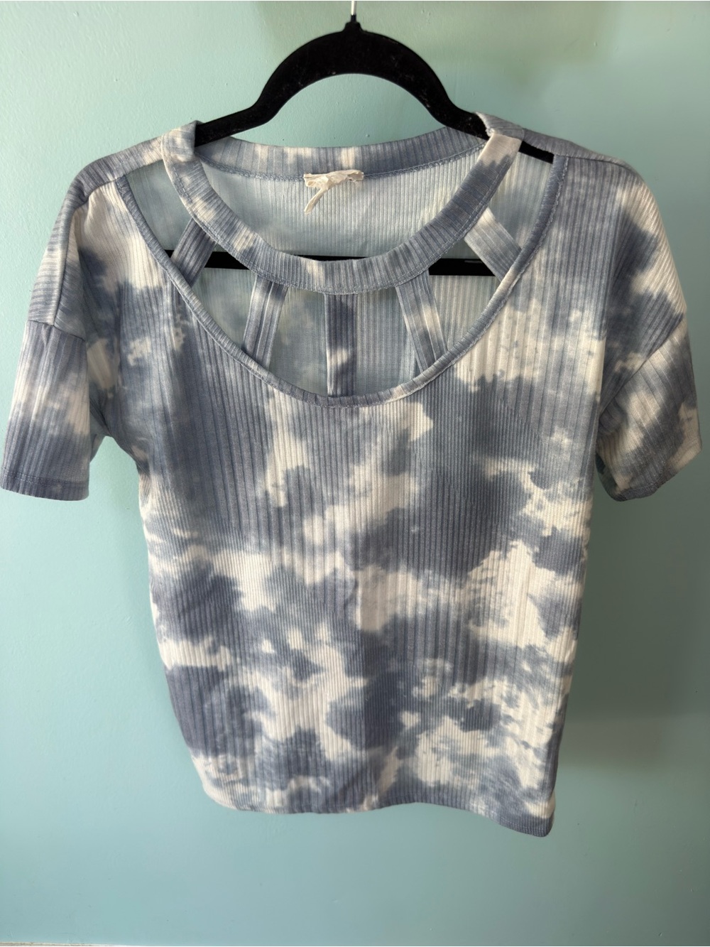 Bibi Ribbed Tie-Dye Cutout Short Sleeve Top - Blue/White Size Medium